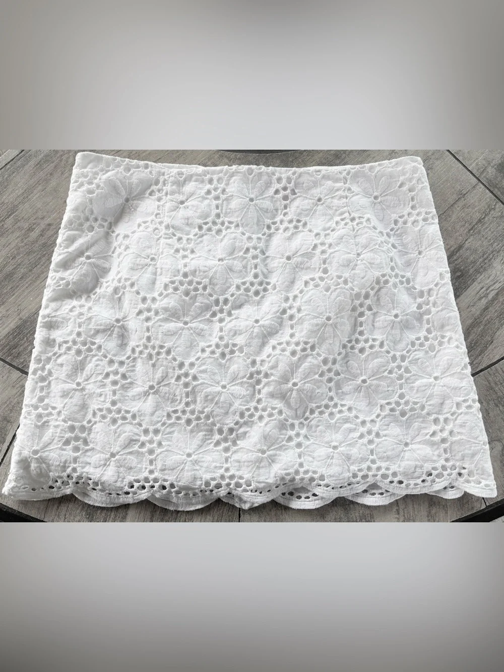 Lilly Pulitzer Tate White Eyelet Mini Skirt with scalloped hem Size 6 - Picture 3 of 11